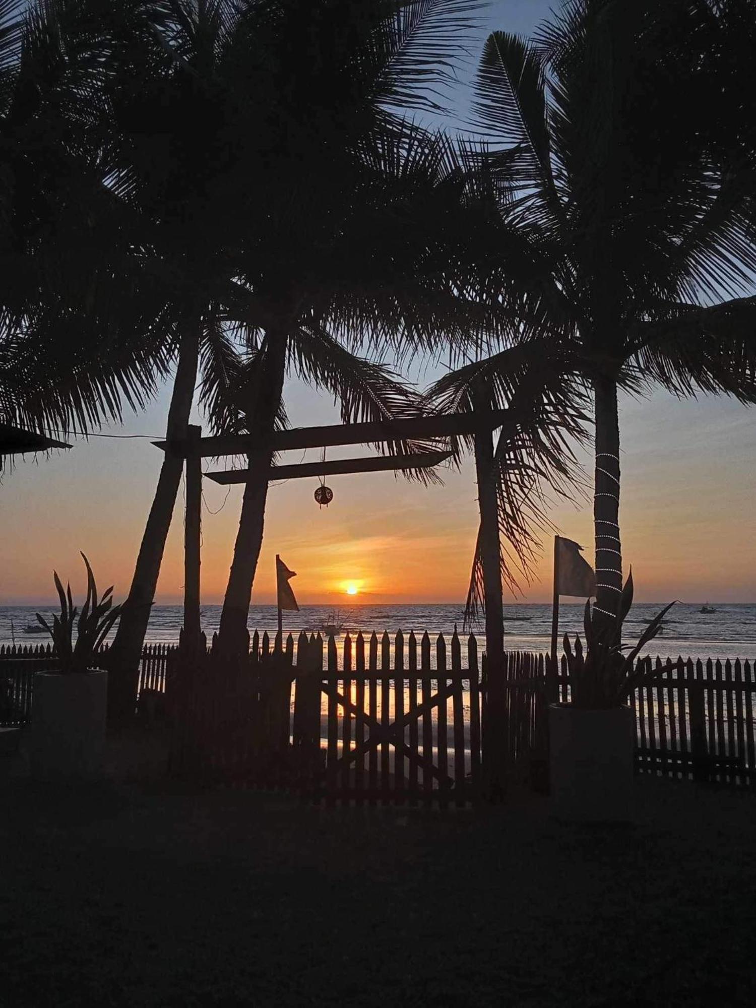 Treasure Beach Resort Carles ภายนอก รูปภาพ